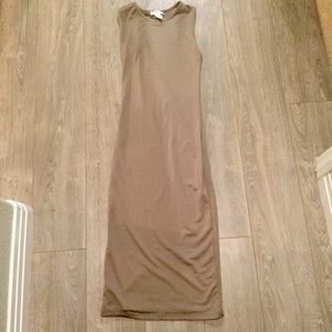 Sleeveless Form Fitting Midi